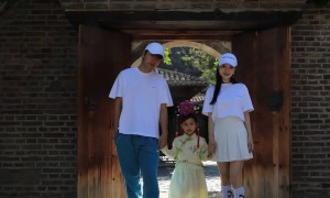 甜馨让网友不用劝父母复合了：已经习惯了这样的生活