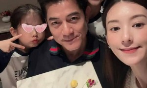 37岁方媛陪郭富城拼三胎，一张照片揭秘，其真实家庭地位几何？