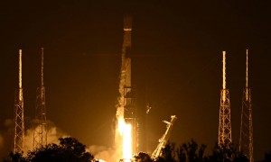 马斯克“星链”危机：5年坠毁583颗卫星！太阳风暴致卫星寿命缩短20%