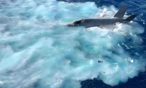 特朗普出访东南亚,美军2架舰载机在南海坠毁,挑衅中国代价太大